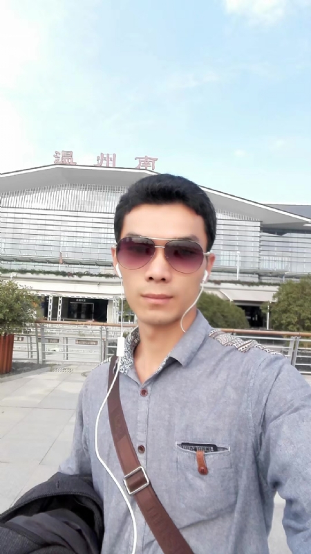 错把真心喂了狗的第三张照片--漳州婚介网